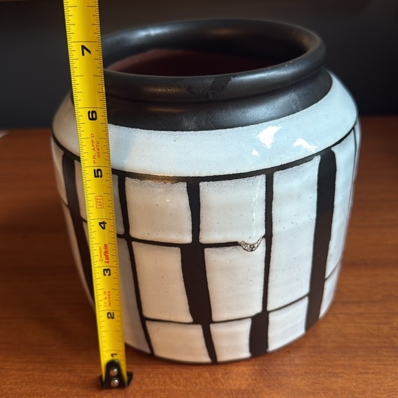 Modern handcrafted Black and White Ceramic planter terracotta glazed - Picture 3 of 5